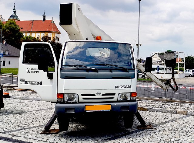 Pracovní plošina s obsluhou